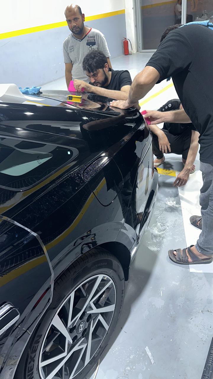 تركيب حماية نانو سيراميك 3 طبقات لسيارة مرسيدس لزيادة اللمعان