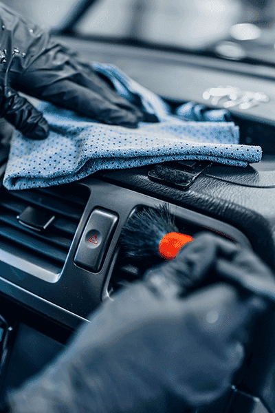 تلميع داخلي وتنظيف مراتب جلد مع التعقيم الكامل